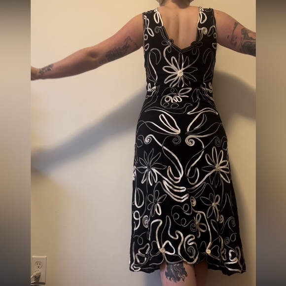 Vintage Y2K Black & White Floral Abstract Fairy Appliqué Frank Lyman Midi Dress - Picture 10 of 10